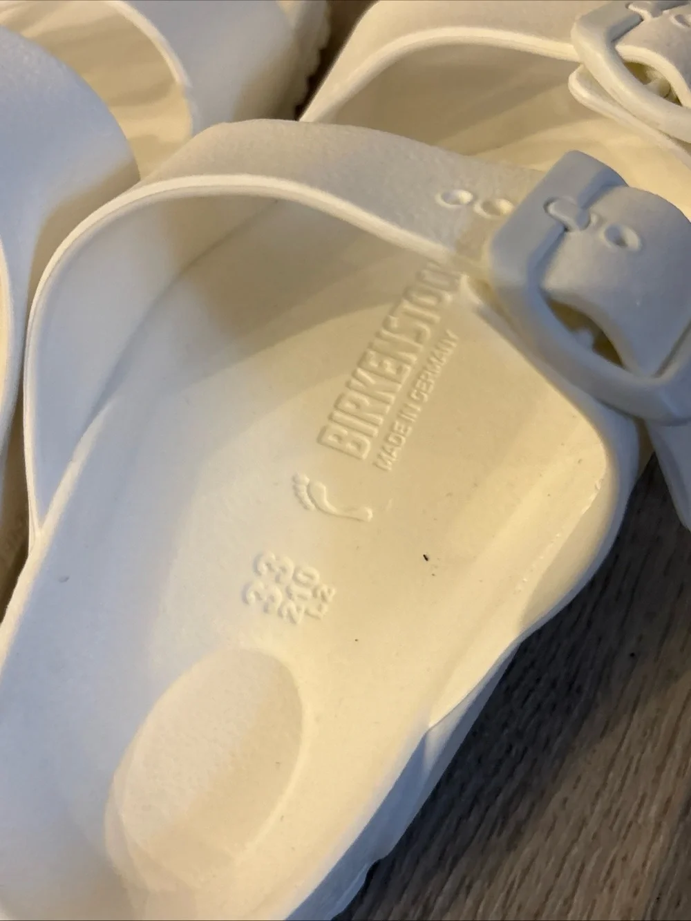 EUC Birkenstock Kids Arizona EVA Sandals White Slip-On Size 33 EU 2 US